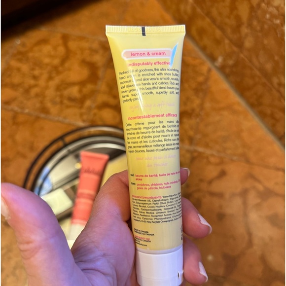 🆕 DELECTABLE NOURISHING HAND CREAM SET OF 3 - Picture 9 of 11